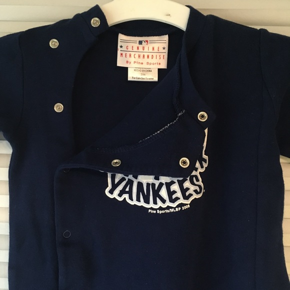 Official MLB Yankees Baby Onesie - Picture 5 of 6